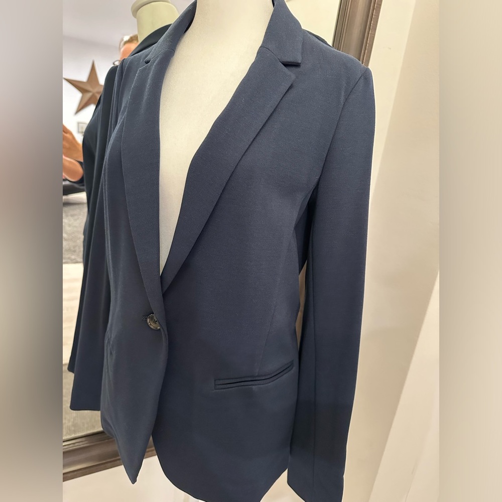 NWT Banana Republic women’s stretch blazer. Navy size 8